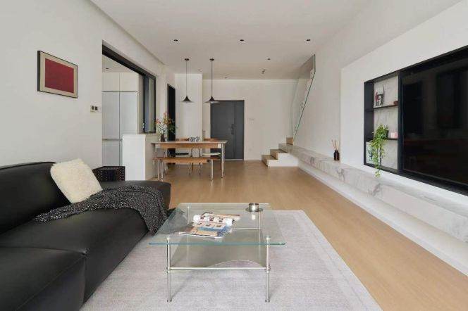 High-Floor Spacious 2BR Apartment at Top Of City with Floor-to-Ceiling Windows (L13)