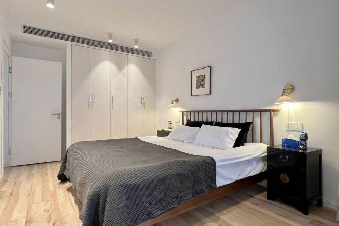 High-Floor 3BR Apartment near Nanjing Xi Lu with Floor-to-Ceiling Windows (L2/L12/L13)