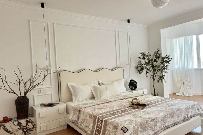 High-Floor 2BR Apartment at Ruijin Hospital (L9)