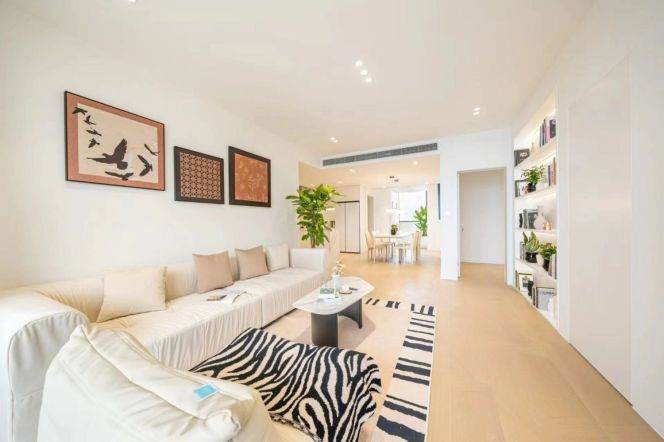 Spacious 2BR Apartment near Century Park