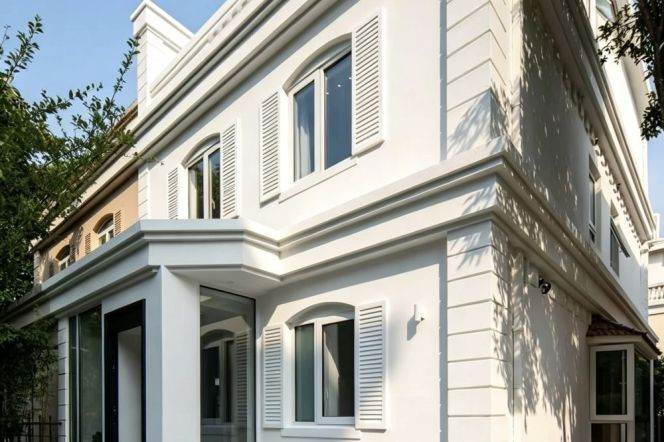 Spacious 5BR Villa in Hongqiao CBD with Floor-to-Ceiling Windows