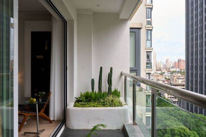 Spacious 3BR Apartment in Xujiahui (L1/L9/L11)