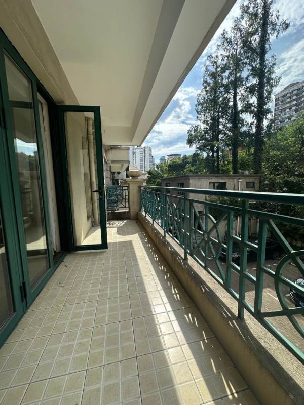Housing image — Balcony