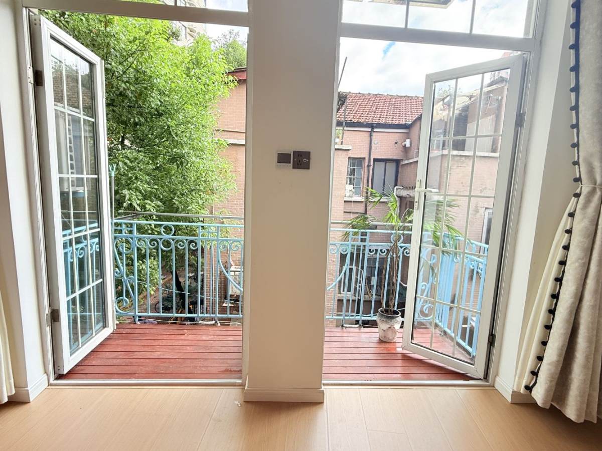 Housing image — Balcony