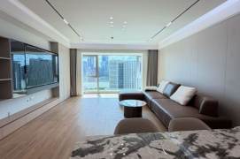 High-Floor Spacious 3BR Apartment near Shangcheng Rd Metro