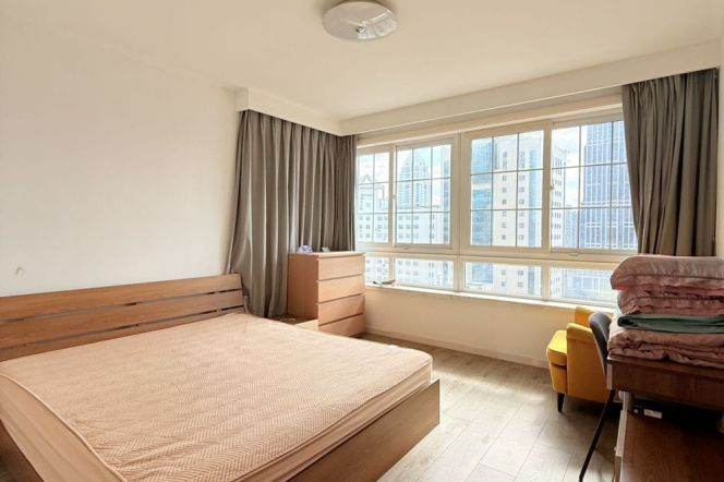 High-Floor Spacious 2BR Apartment near People's Square / Bund (L1/L14)