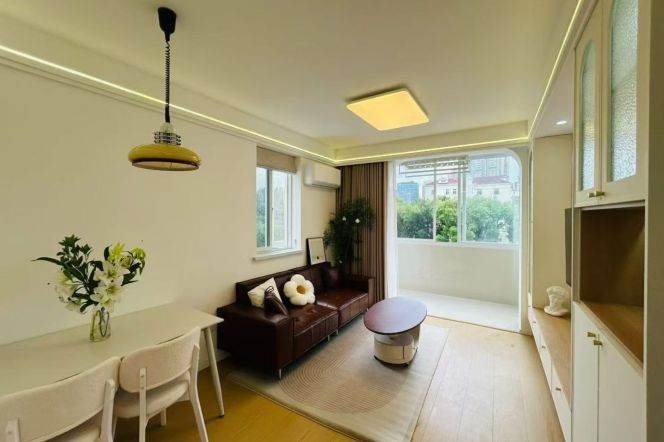 1BR Apartment near Zhongshan Park with River View