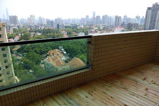 Spacious 2BR Apartment at Ambassy Court (L1/L7/L10)