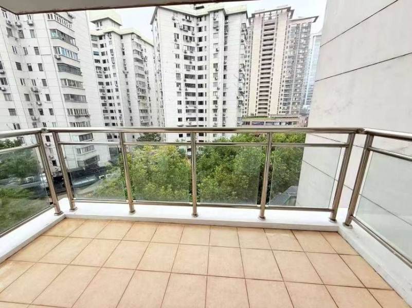 Housing image — Balcony