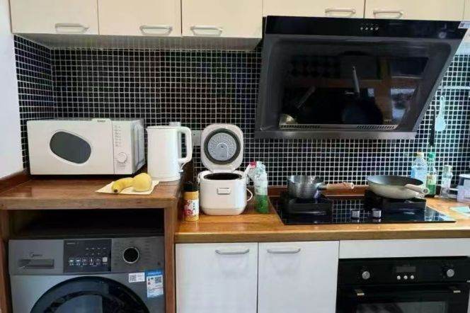 High-Ceiling 1BR Lane House in Old Xuhui (L1/L7)