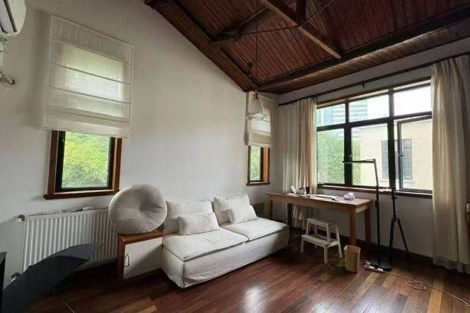 High-Ceiling 1BR Lane House in Old Xuhui (L1/L7)