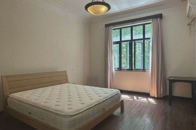 Spacious 2BR Heritage Apartment near Xujiahui Park