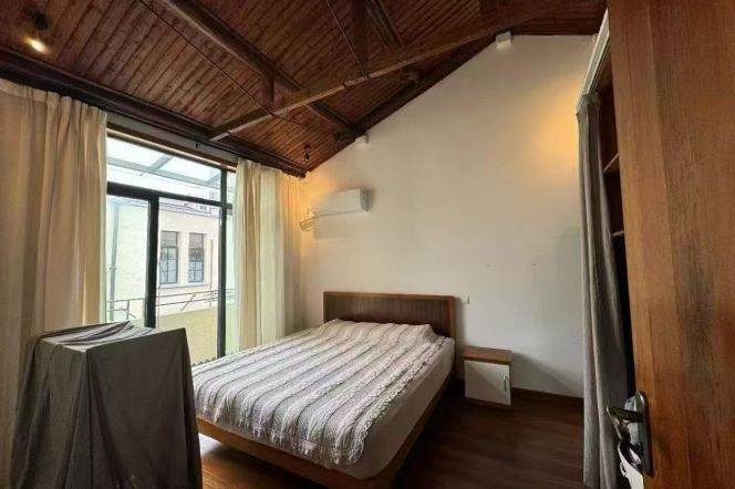 High-Ceiling 1BR Lane House in Old Xuhui (L1/L7)