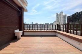 4BR Apartment near Jiangning Rd Metro with Terrace (L13)