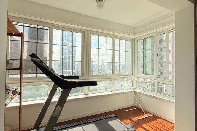 High-Floor Spacious 2BR Apartment near People's Square / Bund (L1/L14)