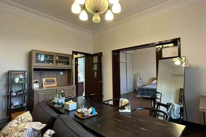 Spacious 2BR Heritage Apartment near Xujiahui Park