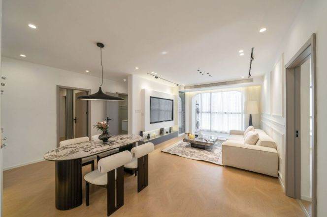 High-Floor 4BR Apartment in Xujiahui