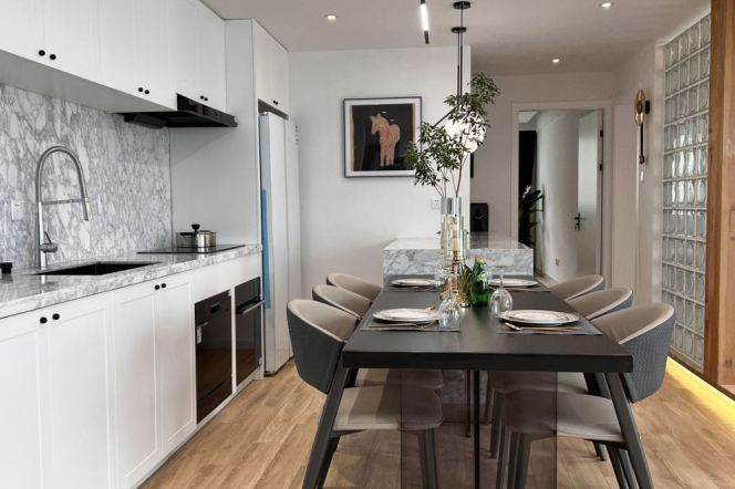 High-Floor Spacious 3BR Apartment in Xujiahui