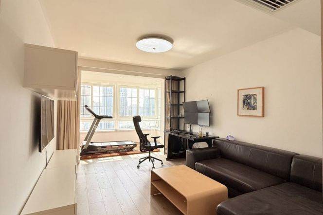High-Floor Spacious 2BR Apartment near People's Square / Bund (L1/L14)