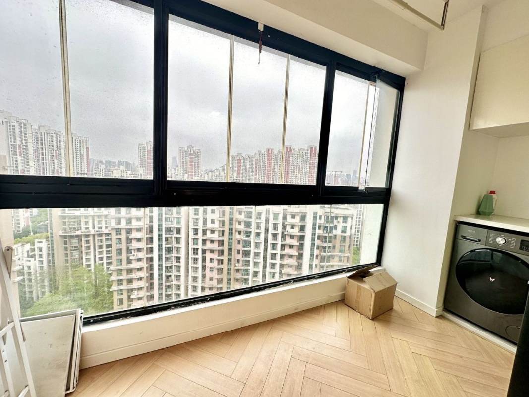 Housing image — Balcony