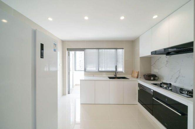 High-Floor 4BR Apartment in Xujiahui