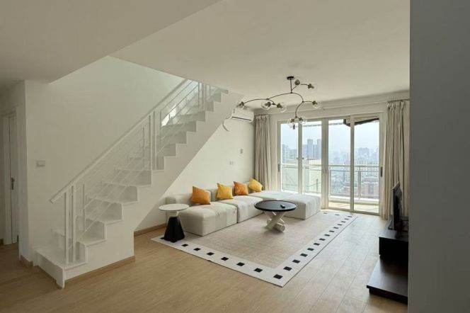 High-Floor 3BR Apartment in Xujiahui