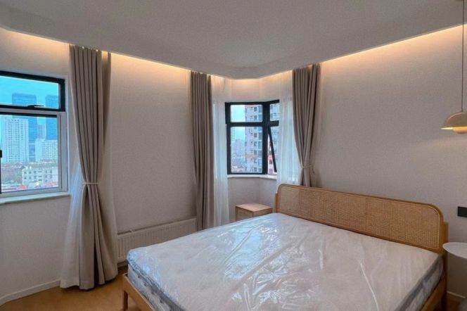 High-Floor 3BR Apartment at Shanghai Grand Plaza (Compound)