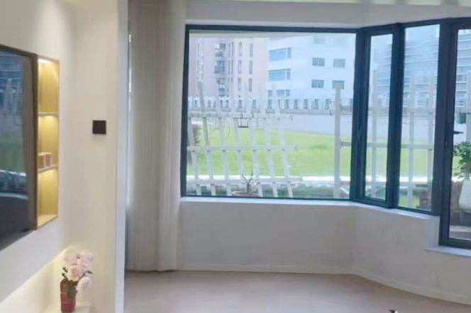 2BR Apartment in Suzhou Creek North with Terrace (L13)
