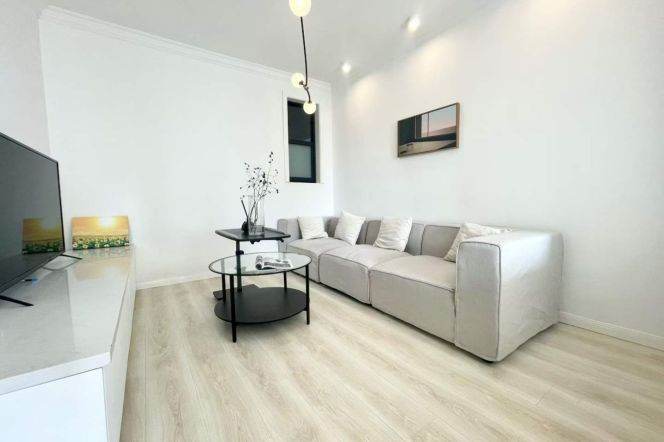 Short-Term 1BR Apartment near Zhongshan Park (L2/L3/L4)