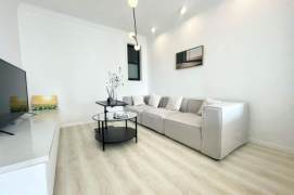 Short-Term 1BR Apartment near Zhongshan Park (L2/L3/L4)
