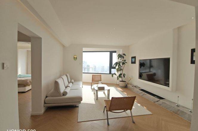 High-Floor Spacious 2BR Apartment near Zhenping Rd Metro with Outstanding View (L3/L4/L7)
