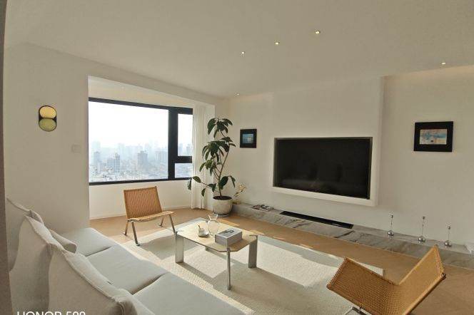 High-Floor Spacious 2BR Apartment near Zhenping Rd Metro with Outstanding View (L3/L4/L7)