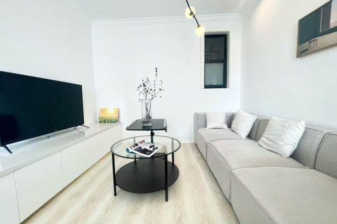 Short-Term 1BR Apartment near Zhongshan Park (L2/L3/L4)