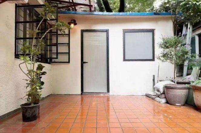 1BR Lane House in Xujiahui with Private Garden (L1/L3/L4/L11)