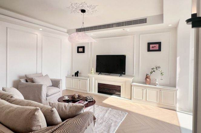 High-Floor Spacious 2BR Apartment near Xintiandi Metro (L9/L13)