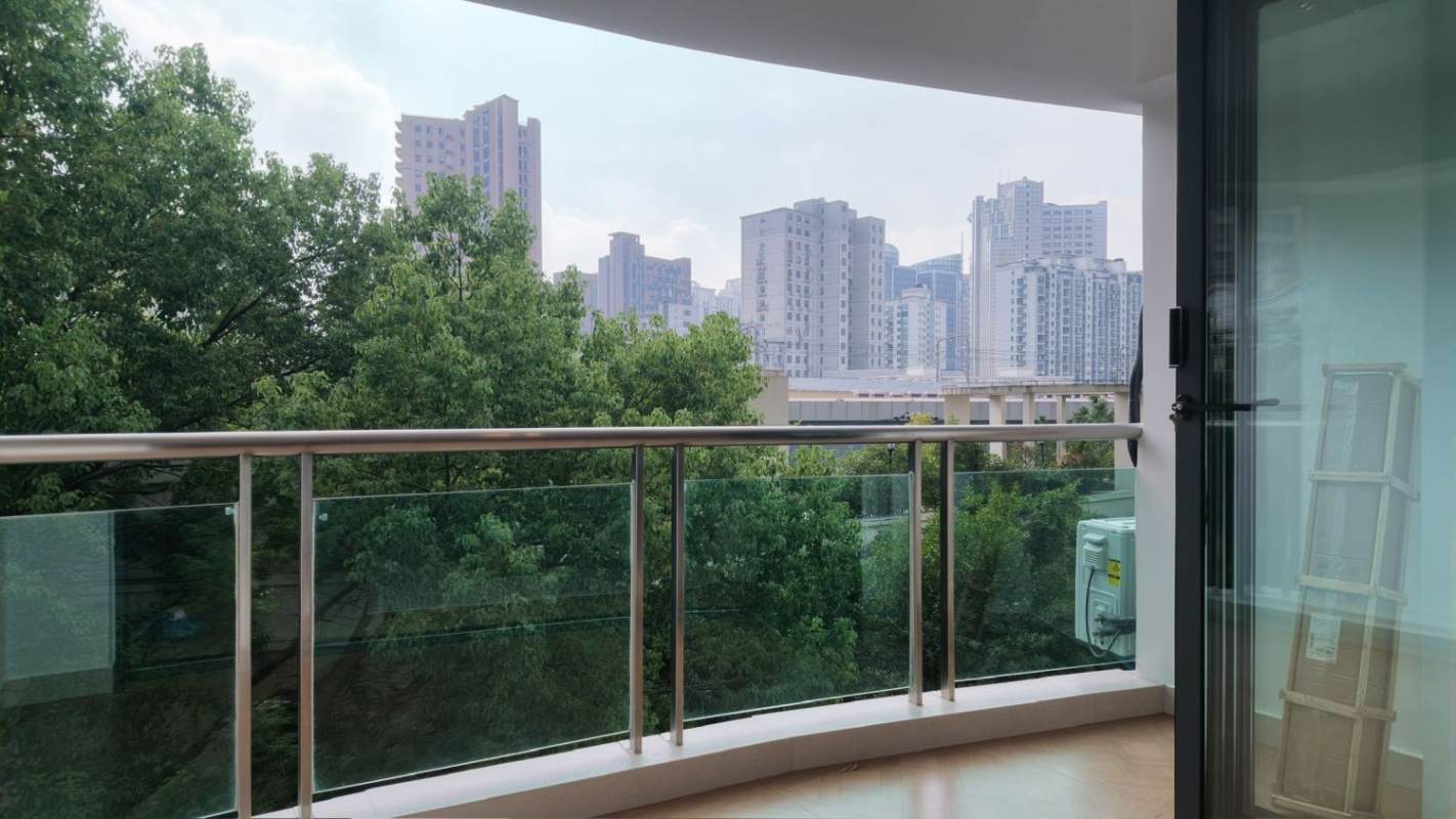Housing image — Balcony