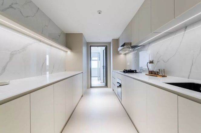 High-Floor Spacious 3BR Apartment near Shangcheng Rd Metro