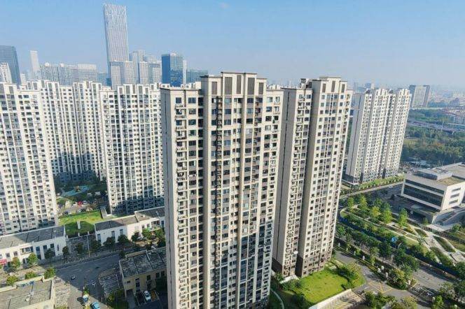 High-Floor 2BR Apartment near Lingzhao Xincun  Metro