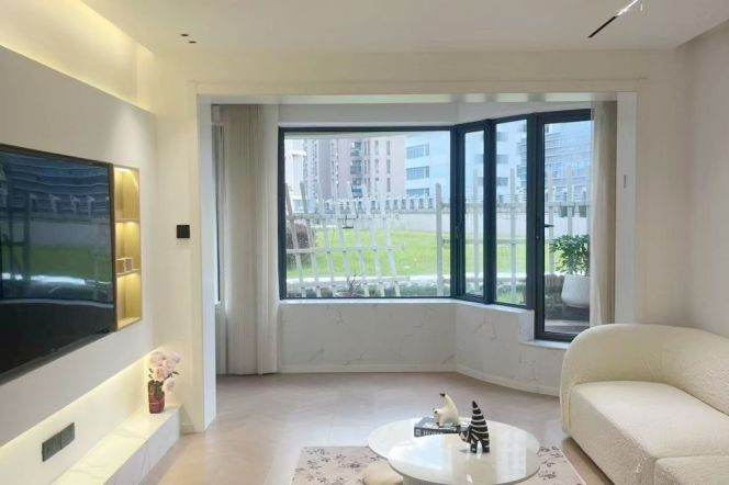 2BR Apartment in Suzhou Creek North with Terrace (L13)