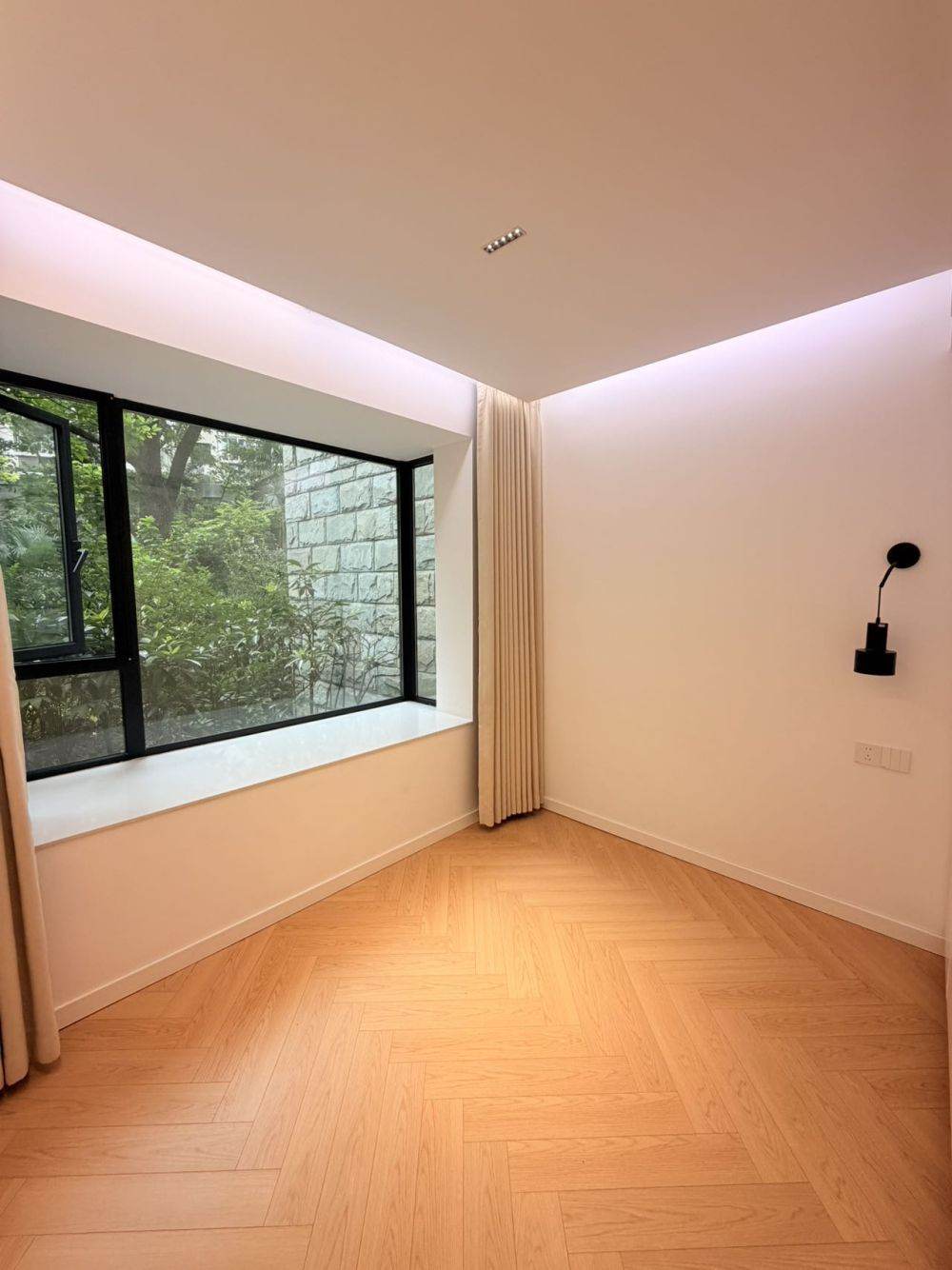 Housing image — Bedroom