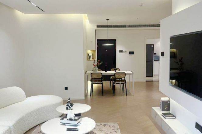 2BR Apartment in Suzhou Creek North with Terrace (L13)