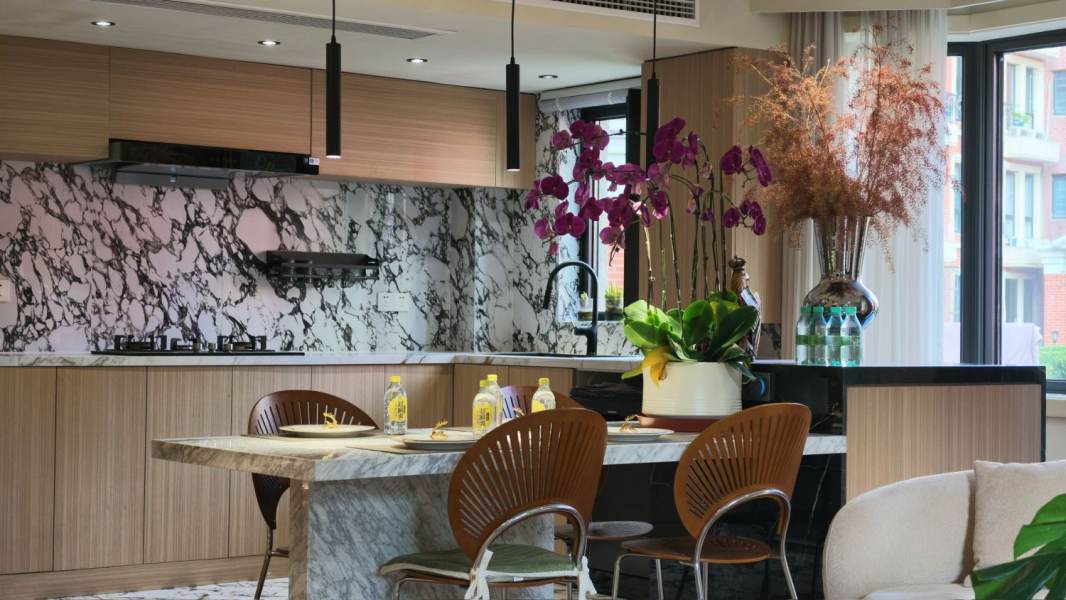 Housing image — Dining Area