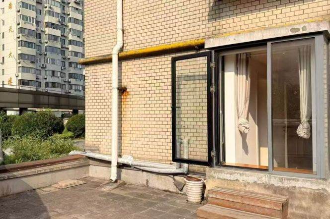 3BR Apartment in Xujiahui with Terrace (L4)