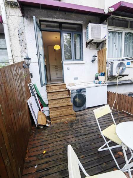 Housing image — Balcony