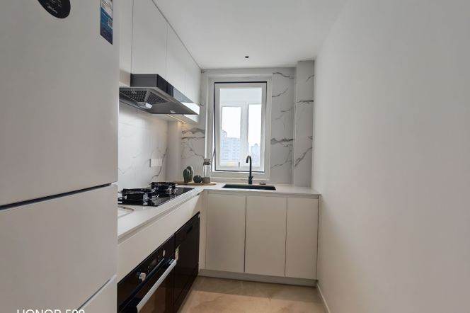 High-Floor 2BR Apartment near Changshou Rd Metro (L7/L13)