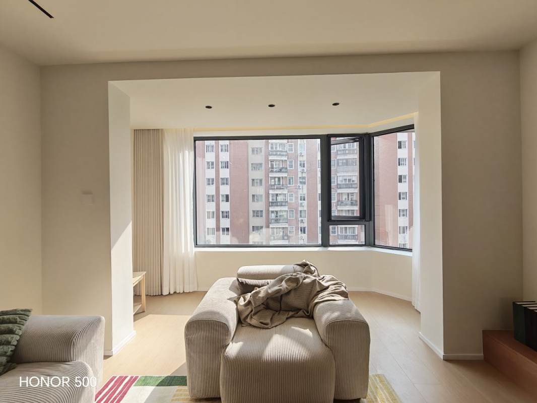 Housing image — Balcony
