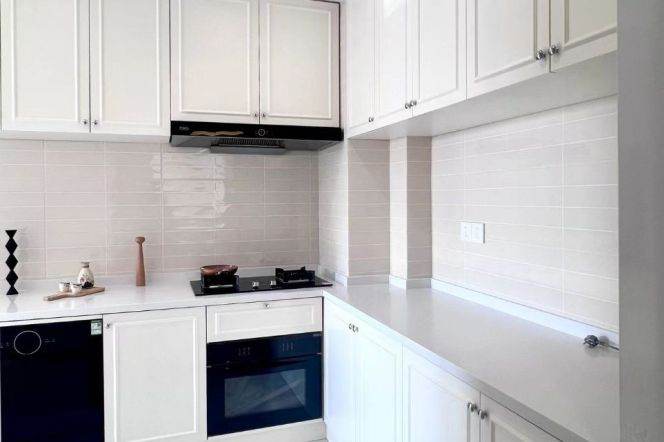 High-Floor Spacious 2BR Apartment near Xintiandi Metro (L9/L13)