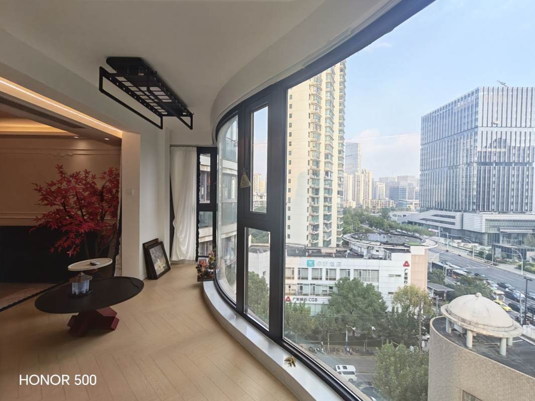 Housing image — Balcony