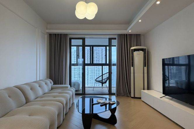 High-Floor Spacious 2BR Apartment near Changshou Rd Metro with Floor-to-Ceiling Windows