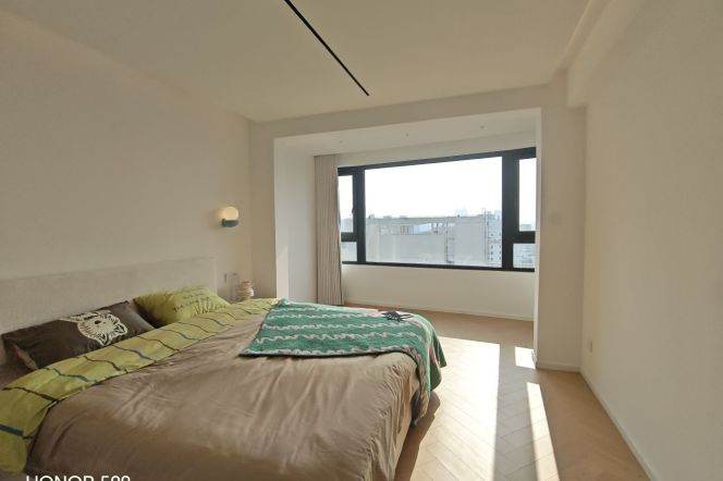 High-Floor Spacious 2BR Apartment near Zhenping Rd Metro with Outstanding View (L3/L4/L7)